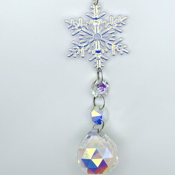 Winter Wonderland Iridescent Snowflake Crystal Prism Sun Catcher Sun Hanging New - Picture 1 of 10